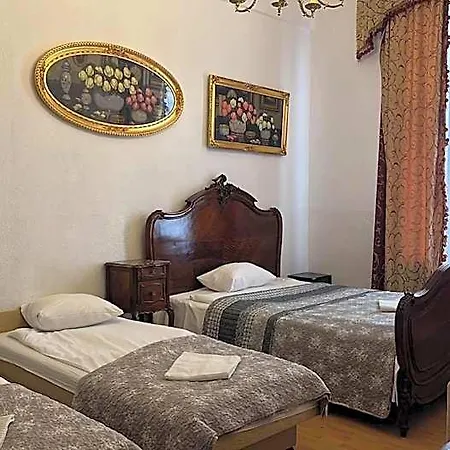 Metropolitan Hotel 3*