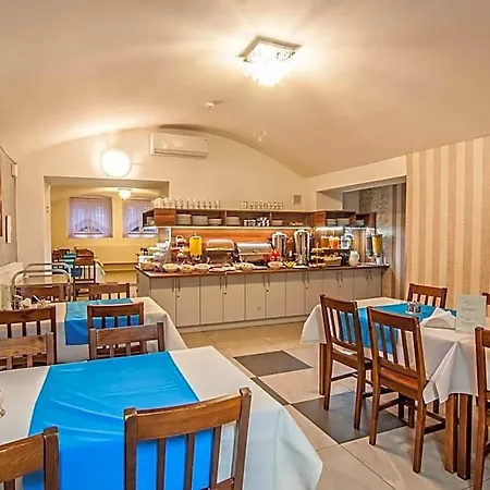 Metropolitan Hotel 3*